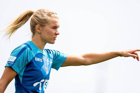 Ada Hegerberg (Norwegen) - Die erste Ballon d'Or-Gewinnerin ist zurück auf der großen Bühne. Nach der EM 2017 hatte sich die Star-Torjägerin von Olympique Lyon fast fünf Jahre zurückgezogen - im Streit mit dem Verband NFF über die ungerechte Behandlung des Frauenfußballs. Auch eine schwere Knieverletzung musste die 26-Jährige überstehen. Jetzt will sie wieder auf dem Platz Taten sprechen lassen, heißt: Tore schießen wie am Fließband. Keine hat in der Champions League mehr Treffer erzielt: 59 Tore sind Rekord.