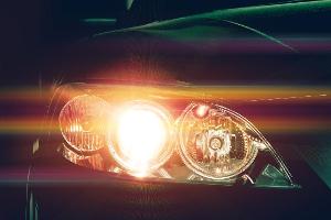 Wie Sie die Scheinwerfer Ihres Fahrzeugs ganz leicht selbst prüfen