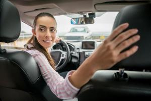 Wo Rückwärtsfahren mit dem Auto verboten ist