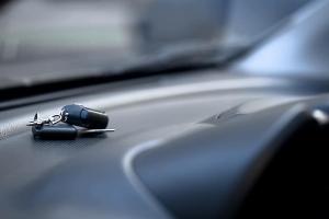 Was Sie tun können, wenn der Schlüssel im verriegelten Auto liegt
