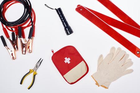 Notfallausrüstung Warndreieck Verbandskasten Starterkabel Notfallausrüstung Warndreieck Verbandskasten Starterkabel