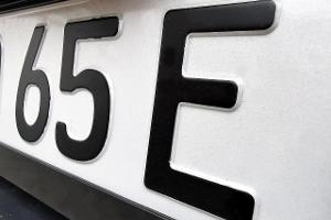 Kleines ABC für E-Autofahrer: E wie und E-Kennzeichen, Emissionen und Energiedichte