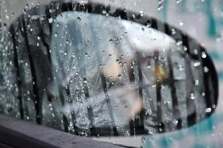 Damit Ihr Auto am nächsten Tag nicht von innen beschlagen ist, sollten Sie es gut lüften. Ist das nicht möglich, hilft über ...