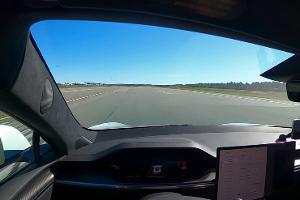 Hacker macht Elektroauto 348 km/h schnell