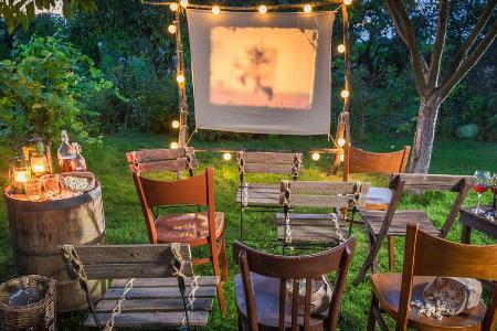 Eigenes Outdoor-Kino: So gelingt der Filmabend im Garten Eigenes Outdoor-Kino: So gelingt der Filmabend im Garten