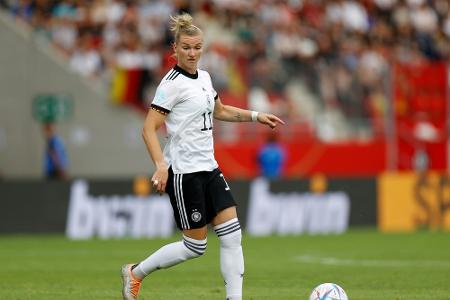 DFB-Frauen: Kapitänin Popp ersetzt Schüller gegen Spanien DFB-Frauen: Kapitänin Popp ersetzt Schüller gegen Spanien