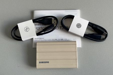 Mit zwei Typ-C-Kabeln im Lieferumfang; Samsung Portable SSD T7 Shield 1TB