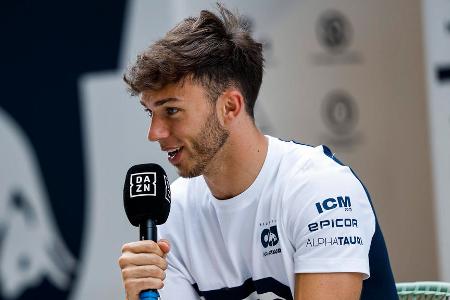 Was wird aus Gasly? - AlphaTauri-Fahrer Pierre Gasly zählt ebenfalls zu den Fahrern, die bei McLaren gehandelt werden. Beim Großen Preis von Österreich machte ein entsprechendes Gerücht im Paddock erneut die Runde. Diskutiert wurde über einen Tausch mit Ricciardo. Doch davon soll wiederum die Red-Bull-Talentschmiede nicht überzeugt sein. Der Name Gasly spielt in den McLaren-Überlegungen dennoch eine Rolle.