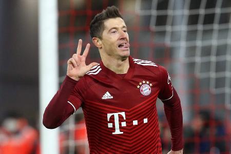 Lewandowski-Berater wird ungeduldig - 'Es gab noch keinen Kontakt zum FC Bayern', zitiert der 'kicker' Lewandowskis Berater Pini Zahavi im März. Längst ist von Respektlosigkeit und fehlender Wertschätzung für den zweitbesten Torjäger der Vereinsgeschichte die Rede. Kahn, Salihamidzic und Co. geben sich nach außen hin noch immer betont gelassen.