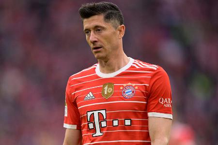 Die Chronologie der Lewandowski-Posse - Der Abschied von Robert Lewandowski vom FC Bayern ist in trockenen Tüchern. Wochenlang hatte sich der Weltfußballer mit den Münchnern einen öffentlichen Streit um seine sportliche Zukunft geliefert. Die Chronologie des Wechsel-Theaters: Die Chronologie der Lewandowski-Posse - Der Abschied von Robert Lewandowski vom FC Bayern ist in trockenen Tüchern. Wochenlang hatte sich der Weltfußballer mit den Münchnern einen öffentlichen Streit um seine sportliche Zukunft geliefert. Die Chronologie des Wechsel-Theaters: