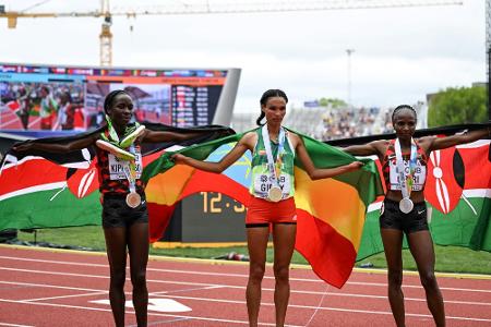 Leichtathletik-WM: Weltrekordlerin Gidey siegt über 10.000 m Leichtathletik-WM: Weltrekordlerin Gidey siegt über 10.000 m