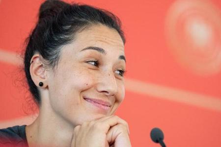 Sara Doorsoun - Note: 2,0 - Zeigte bei ihrem Startelfdebüt bei dieser EM eine starke Leistung. Wurde in der Innenverteidigung zwar selten gefordert, war dann aber stets zur Stelle. Klärte bei zwei finnischen Kontern jeweils überzeugend im Eins-gegen-eins.