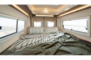 Campingbus mit großer Hecksitzgruppe