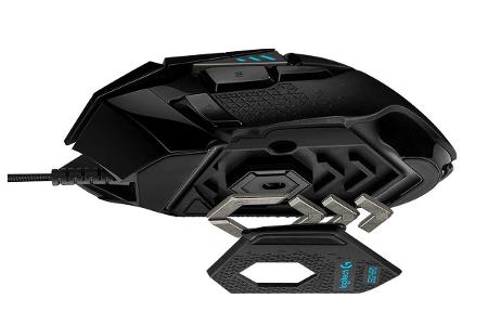 Dank fünf mitgelieferter Gewichte zu je 3,6 Gramm bietet die Logitech G502 Hero die Möglichkeit, das Gewicht der 121 Gramm schweren Maus um bis zu 18 Gramm zu erhöhen.