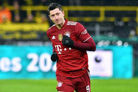 Neue Gerüchte im Frühjahr 2022 - Im Frühjahr 2022 nehmen die Spekulationen um Robert Lewandowski wieder Fahrt auf. Bemerkenswert zu diesem Zeitpunkt die öffentliche Antwort von Lewandowski auf die Aussage Salihamidzics, ihn unbedingt beim FC Bayern halten zu wollen. 'Das höre ich zum ersten Mal!', zeigte sich der Superstar überrascht.