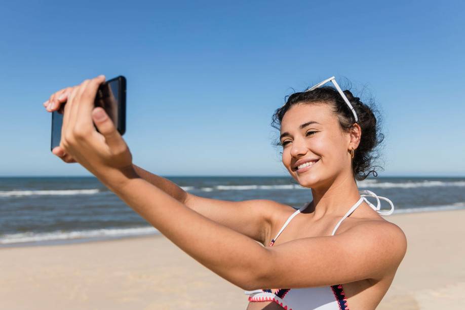 Hitze, Sand und Wasser: Smartphone-Schutz in der Sommerzeit