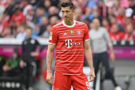 Abgang fix: Robert Lewandowski - Endlich Gewissheit: Nach wochenlangem Transferzoff hat der FC Bayern eingelenkt und Lewandowski die Freigabe für einen Wechsel nach Barcelona erteilt. Die Münchner kassieren immerhin 45 Mio. plus 5 Mio. als Bonuszahlung für den 33-Jährigen, der sportlich eine Riesenlücke hinterlässt. Nun stellt sich die Frage, wie der deutsche Branchenprimus das viele Geld reinvestiert.