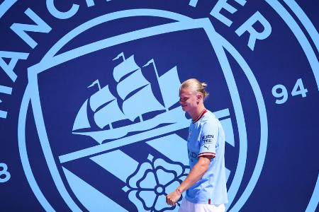 Platz 1: Manchester City - Der englische Meister hat den ersten Sieg schon vor Saisonbeginn gefeiert: Erling Haaland hat sich für ManCity entschieden und damit gegen die Konkurrenz aus Madrid und München. Für den Norweger ist Pep Guardiola bereit gewesen, verdiente Spieler wie Raheem Sterling (Chelsea) und Gabriel Jesus (Arsenal) nach London zu schicken. Doch mit Haaland und den verbleibenden Stars dürften genug Tore für den CL-Titel fallen.