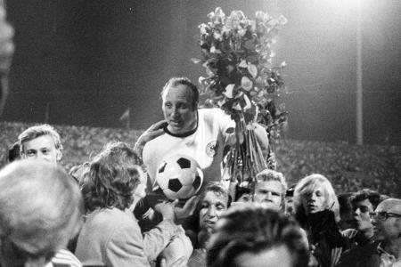 Abschied, Teil 1 - Im September 1970 bestreitet Seeler sein letztes Spiel im Nationaltrikot. Nach 72 Partien und 43 Toren hängt er das DFB-Dress an den Nagel.