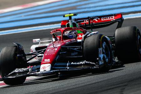Ausfall: Guanyu Zhou (Alfa Romeo) - Note: 5,0 - Zhou sah beim Überholmanöver von Mick Schumacher nicht gut aus. Der Deutsche kam über außen und war deutlich vorne, als Zhou noch einmal auf das Gas drückte und seinen Kontrahenten von der Strecke schubste. Der Fehler kostete Zhou die Nase, ehe es in Runde 49 nicht mehr weiterging.