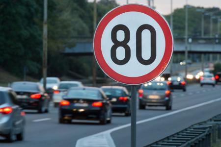 Andere Länder, anderes Bußgeld: Diese Verkehrsregeln gelten im Ausland