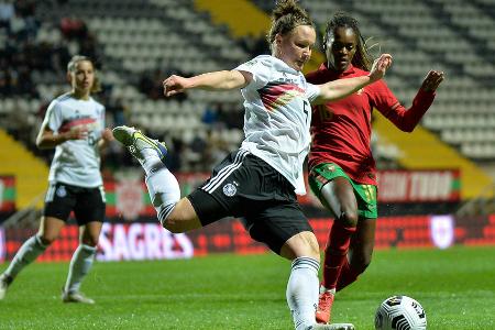 Marina Hegering (VfL Wolfsburg) (bis 81.) - Note: 2,0 - Verschob einmal mehr bärenstark in der Defensive. Rückte immer wieder aus der Abwehrkette heraus, wenn dies nötig war. Schloss so im Zehnerraum und auf der linken Seite fast alle gefährlichen Räume schon im Ansatz. Leistete sich am Ball allerdings wiederholt schwerere Fehler, die sie im Finale abstellen sollte.