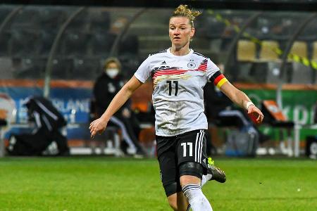 ANGRIFF: Alexandra Popp (VfL Wolfsburg) - Note: 1,0 - Sollte die Bälle in der Sturmspitze festmachen. Leitete in dieser Rolle als Zielspielerin tatsächlich einige Angriffe mit direkten Zuspielen ein. War gleichzeitig selbst die gefährlichste Akteurin auf dem Platz. Hatte per Freistoß schon eine Top-Chance (22.), ehe sie technisch anspruchsvoll zur Führung einnetzte (40.). Legte in der Schlussphase ihren zweiten Treffer nach (76.) und schoss Deutschland so ins Finale. Hinten gegen die kopfballstarke Renard ebenfalls mit vollem Einsatz. Brillanter Auftritt!
