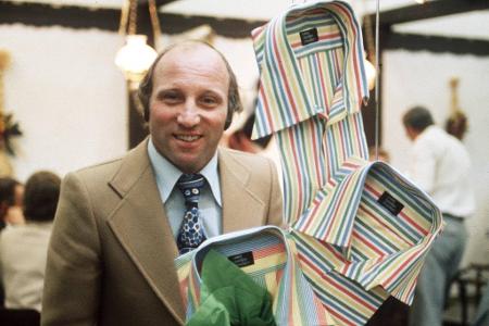 Stylisch - Unter anderem gründet Seeler Mitte der 70er auch ein eigenes Mode-Label und vertreibt Hemden für den modebewussten Herren.