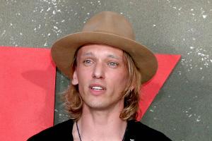 Jamie Campbell Bower spricht offen über seine Suchtprobleme
