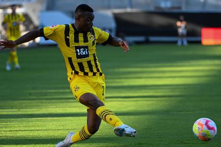 Youssoufa Moukoko - Note: 3,5 - Bekam von Terzic das Vertrauen und übernahm die Neunerrolle, die eigentlich für Haller vorgesehen war. Bot vereinzelt starke Bewegungen mit dem Ball an, zeigte solche Aktionen aber zu selten. Ließ seine Chance zudem leichtfertig aus (11., 60., 75.). Fiel wegen der Abschlussschwäche deshalb im Vergleich mit den Kollegen im Angriff ab.