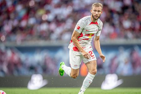 Konrad Laimer - Note: 5,0 - War im Spiel gegen seinen möglichen neuen Arbeitgeber überhaupt nicht drin. Versuchte zwar, eng bei den Gegenspielern zu stehen, kam in den direkten Duellen aber fast immer zu spät. Fand insbesondere gegen die Dynamik von Musiala keine Mittel. Vor dem 0:3 deckte er Pavard im Rückraum schlecht ab (45.). Gewann nur ein Drittel seiner Duelle, fast die Hälfte seiner Pässe kamen nicht an.