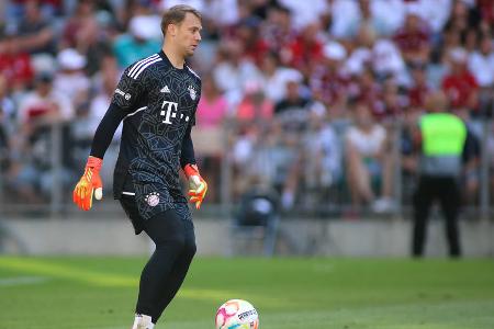 FC Bayern - TOR: Manuel Neuer - Note: 5,0 - Machte trotz weniger Chancen des Gegners kein gutes Spiel. Parierte den Freistoß von Szoboszlai mit leichtem Wackler (35.). Schätze hohe Bälle mehrfach komplett falsch ein. Guckte Silvas Versuch noch an die Latte (56.), beim Treffer von Halstenberg wirkte er aber überrascht. Ließ beim dritten Gegentor die kurze Ecke viel zu offen.