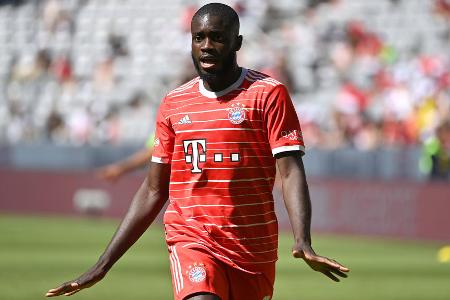 Dayot Upamecano - Note: 4,5 - War im ersten Durchgang ein Garant für die defensive Stabilität, weil er viele Zweikämpfe gegen Nkunku und Co. schon im Mittelfeld führen konnte. Später auf der letzten Linie sehr wechselhaft. Stand oft schlecht, sein Timing in den Duellen baute ebenfalls ab. Die Auswechslung war letztlich leistungsgerecht.