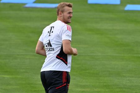 Matthijs de Ligt (ab 78.) - ohne Bewertung - Strahlte auf dem Platz sofort seine Führungsqualitäten aus. Im Kerngeschäft aber noch mit Defiziten. Verteidigte vor dem Olmo-Treffer gleich zweifach schlecht. Im entscheidenden Momente des Abschlusses zu weit weg.