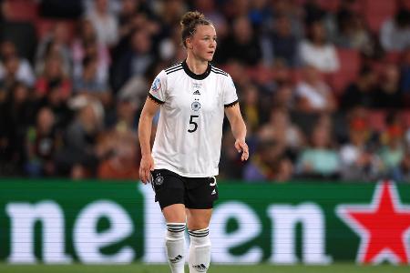 Marina Hegering (VfL Wolfsburg) (bis 103.) - Note: 3,5 - Fing etliche gegnerische Zuspiele ab. Löste rund um den Strafraum viele knifflige Szenen, ohne die Ruhe zu verlieren. Hätte vorne nach Eckball beinahe eingenetzt (25.). Verschätzte sich allerdings bei der Chance von White deutlich (3.) und hob vor dem ersten Gegentreffer das Abseits auf (62.).