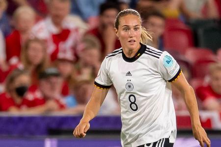 Sydney Lohmann (FC Bayern) (ab 73.) - Note: 2,5 - Brachte wie schon gegen Frankreich frischen Wind auf den Platz. Agierte am Ball in einer schwierigen Phase mutig und traf viele richtige Entscheidungen. Ihr Zuspiel auf Waßmuth leitete den Ausgleich ein. Ließ sich in den Duellen um den Ball von den giftigen Gegenspielerinnen nichts gefallen.
