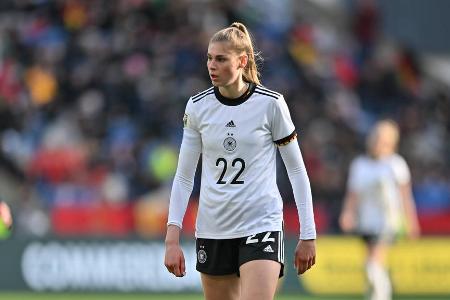 Jule Brand (VfL Wolfsburg) (bis 45.) - Note: 4,0 - War bemüht, ihr Tempo auf der linken Seite auszuspielen. Bot im Zusammenspiel mit den Mittelfeldspielerinnen im Zentrum vereinzelt Ideen an, die Ausführung war allerdings oft mangelhaft. Musste deshalb schon zur Pause weichen.