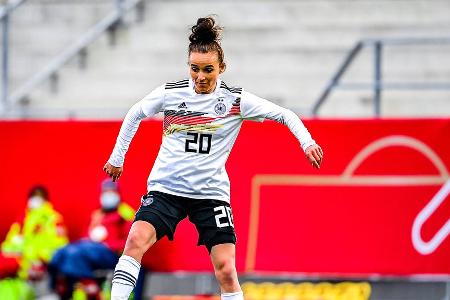 Lina Magull (FC Bayern) (bis 90.) - Note: 1,5 - Fand im Mittelfeldfeld häufig die Lücken. Entdeckte nach der Pause dann auch ihre Torgefahr aus den ersten Spielen. Kam mit der Pike zu einer Top-Chance (49.) und setzte einen Kracher an die Latte (66.). In der Schlussphase besorgte sie schließlich den wichtigen Ausgleich (78.). Ließ sich in der Rückwärtsbewegung manchmal zu leicht abkochen.