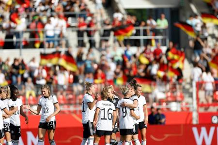 DFB-Frauen in der Heimat gelandet DFB-Frauen in der Heimat gelandet