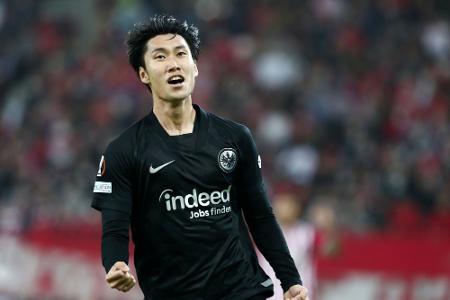 Starkes Götze-Debüt: Frankfurt problemlos in zweiter Runde Starkes Götze-Debüt: Frankfurt problemlos in zweiter Runde