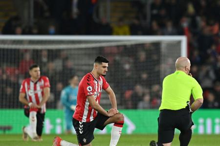 Premier League: Kniefall nur noch vor ausgewählten Spielen Premier League: Kniefall nur noch vor ausgewählten Spielen