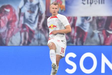 MITTELFELD: Lukas Klostermann - Note: 5,5 - Musste auf der rechten Seite hauptsächlich Defensivarbeit verrichten. In den entscheidenden Szenen war er komplett überfordert. Verpasste es, vor dem 0:1 gegen Musiala zu klären und bekam dann auch noch einen Tunnel. Vor dem 0:3 erneut böse vorgeführt. Beim 1:4 legte er Gnabry das Leder einschussbereit vor. Ein rabenschwarzer Abend für den DFB-Star!
