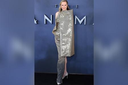 Gwendoline Christie zieht mit extravagantem Look die Blicke auf sich