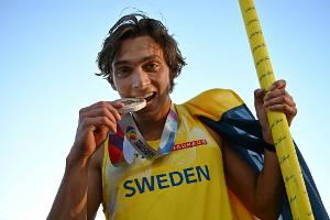 6,21: Duplantis holt Gold mit Weltrekord - Zernikel Fünfter