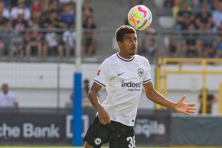 MITTELFELD: Ansgar Knauff - Note: 3,5 - Bäumte sich nach dem 0:2 zwar kurz auf und hatte gegen Davies dann zwei Aktionen, die zu nichts führten. Ansonsten vor der Pause offensiv unsichtbar und defensiv oftmals tatenlos. Wurde nach dem Seitenwechsel deutlich mutiger, belohnte sich aber nicht mehr für die Leistungssteigerung.
