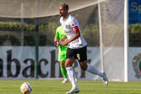 Djibril Sow - Note: 4,5 - Zeigte sich bemüht, im Zentrum gegen aufgedrehte Bayern immerhin mal ein Zeichen zu setzen. Bekam zwar vereinzelt einen Fuß dazwischen, auf der letzten Linie derweil anfällig. Kam vor dem 0:2 gegen Pavard klar zu spät (11.). Am Ball dafür einer der besseren SGE-Stars.