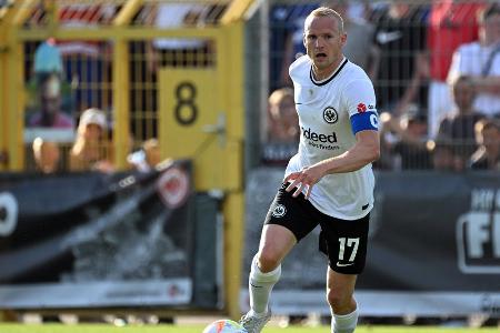 Sebastian Rode (bis 45.) - Note: 5,5 - War bemüht, nach dem doppelten Nackenschlag in der Anfangsphase mit seiner Führungsqualität voranzugehen. Wenn es bei den Bayern schnell ging, war er aber defensiv komplett auf verlorenem Posten. Gerade Musiala zeigte ihm schonungslos die Grenzen auf. Wurde schon zur Pause erlöst.