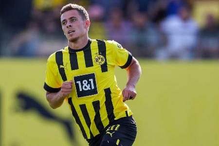 Thorgan Hazard (ab 23.) - Note: 3,0 - Meldete sich nach seiner Einwechselung direkt im Spiel an und hatte auf der rechten Seite viele Ballaktionen. Brachte sich mit schnellen Bewegungen verlässlich in gute Feldpositionen. Fand mit seinen Flanken aber zu selten einen Abnehmer. Nahm ab Mitte der zweiten Halbzeit immer mehr den Fuß vom Gas. Spielte die Konter dann viel zu umständlich aus.