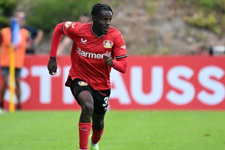 ABWEHR: Jeremie Frimpong - Note: 3,5 - Hatte seine Seite über weite Strecken gut im Griff. Ließ nur wenige Durchbrüche zu, bei der Flankenverteidigung ebenfalls stets sehr dicht dran. Kam jedoch meist nicht mit, wenn Dortmund den Ball flach und schnell laufen ließ. Offensiv war von seinen Qualitäten selten etwas zu sehen.
