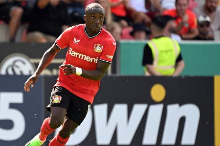 Moussa Diaby - Note: 2,5 - War über weite Strecken der ersten Halbzeit kaum ein Faktor im Spiel seiner Mannschaft. Die meisten Aktionen liefen über die andere Außenbahn. Wechselte im zweiten Durchgang auf die rechte Seite und war dort das Gesicht für das Aufbäumen seiner Mannschaft. Leitete allein drei Top-Chancen für Schick ein. Deshalb nach der Pause klar bester Leverkusener.